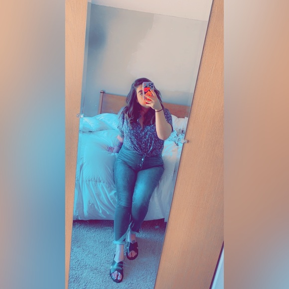 Meet your Posher, Gabi! - Picture 5 of 8